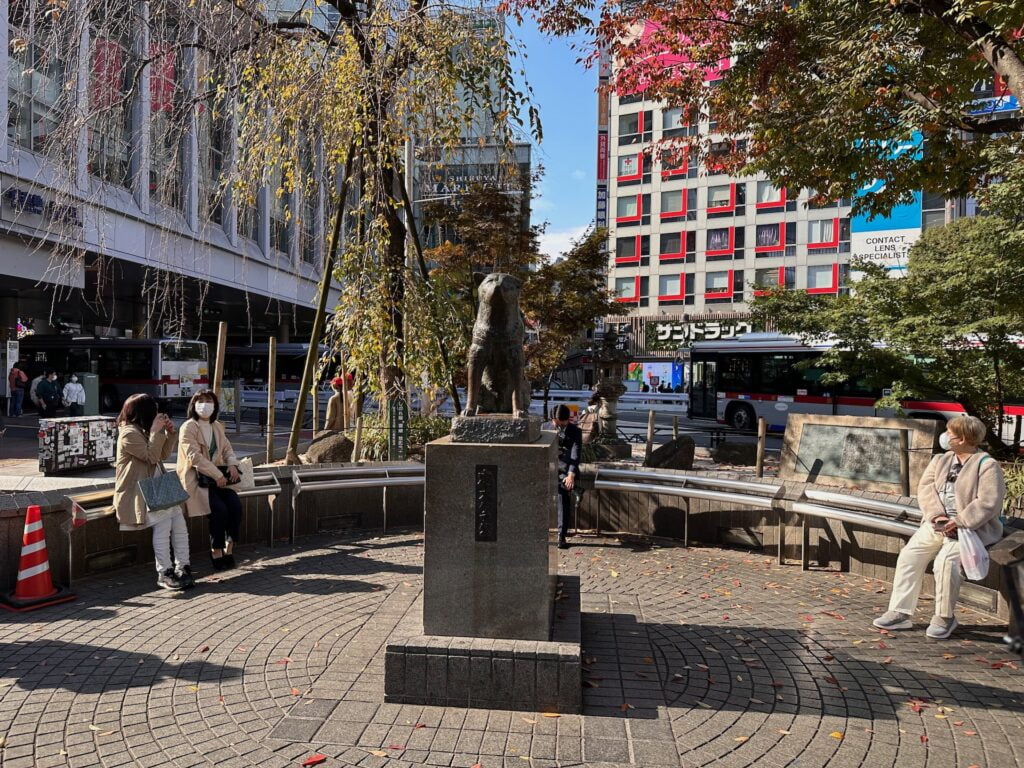 Hachiko-statuen omtales ofte som Shibuyas hjerte