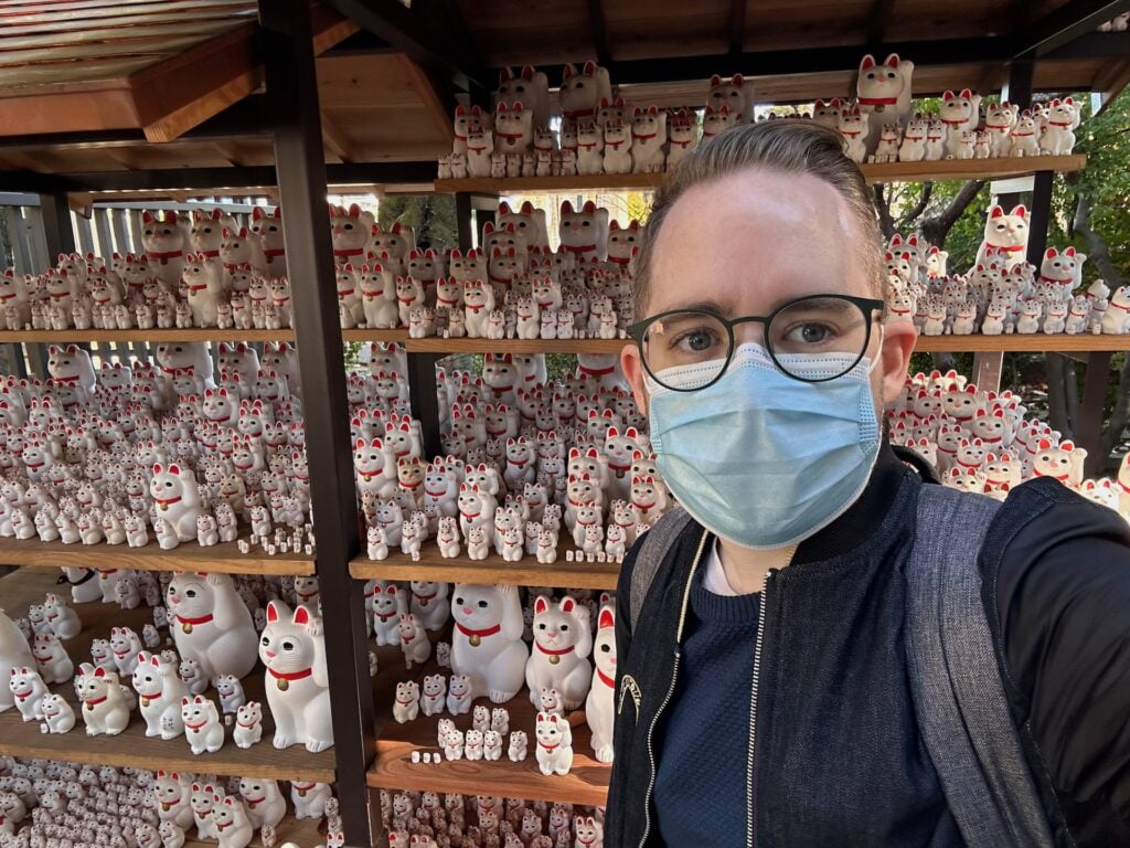 Flere lykkekatte ved Gotokuji templet i Tokyo